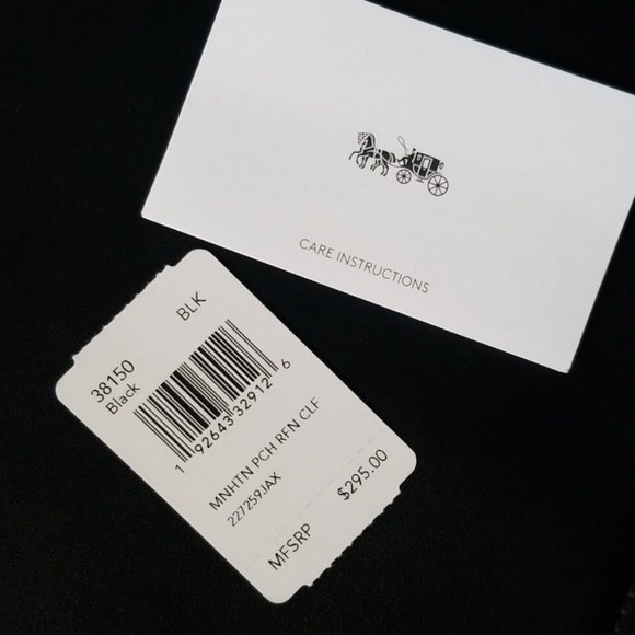 Coach Manhattan Pouch in all black - Picture 5 of 10